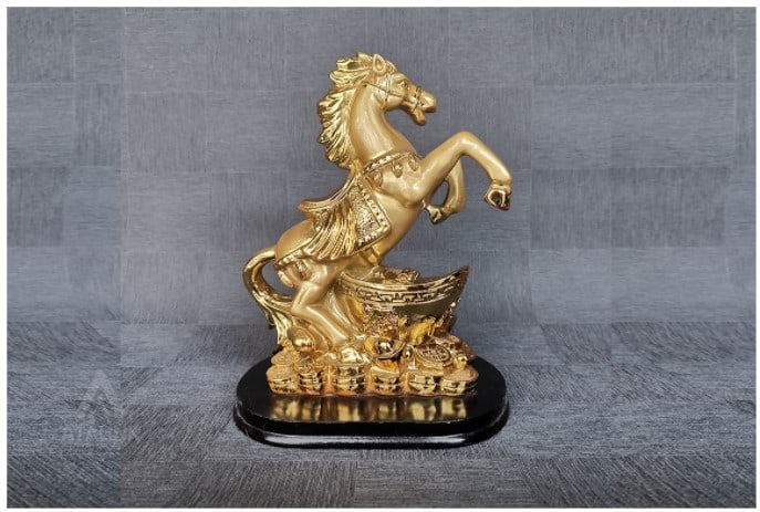 quà tượng ngựa vàng 